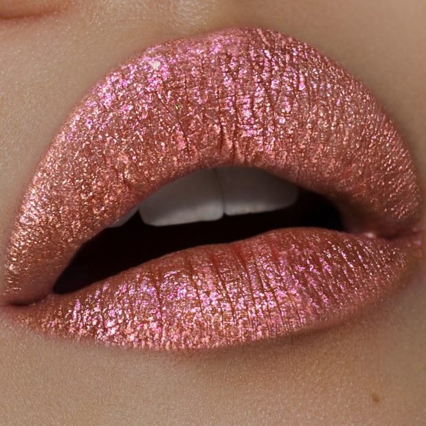 макияж губ розовый блестящий