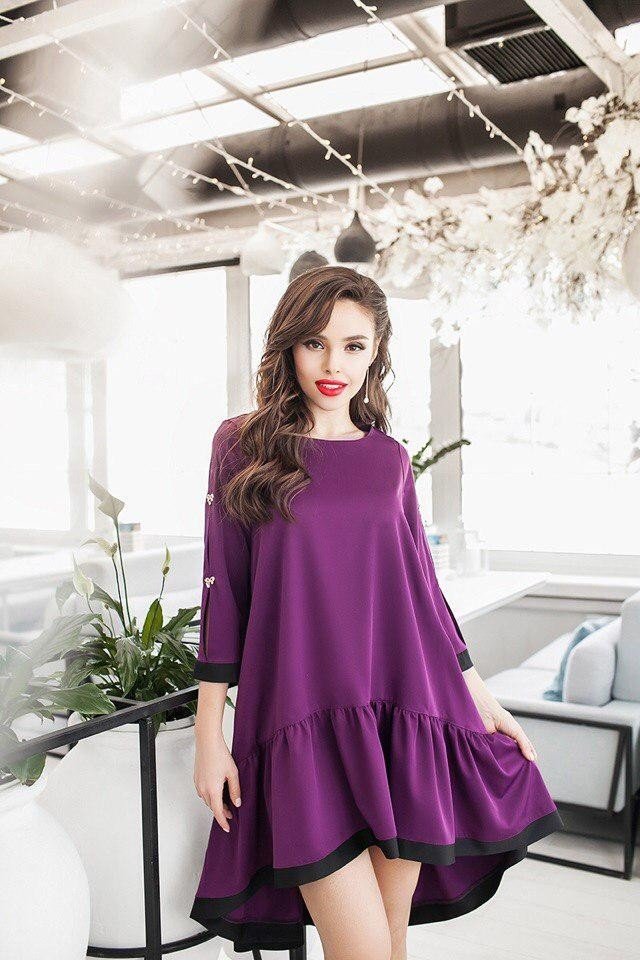 фиолетовое платье с воланами 