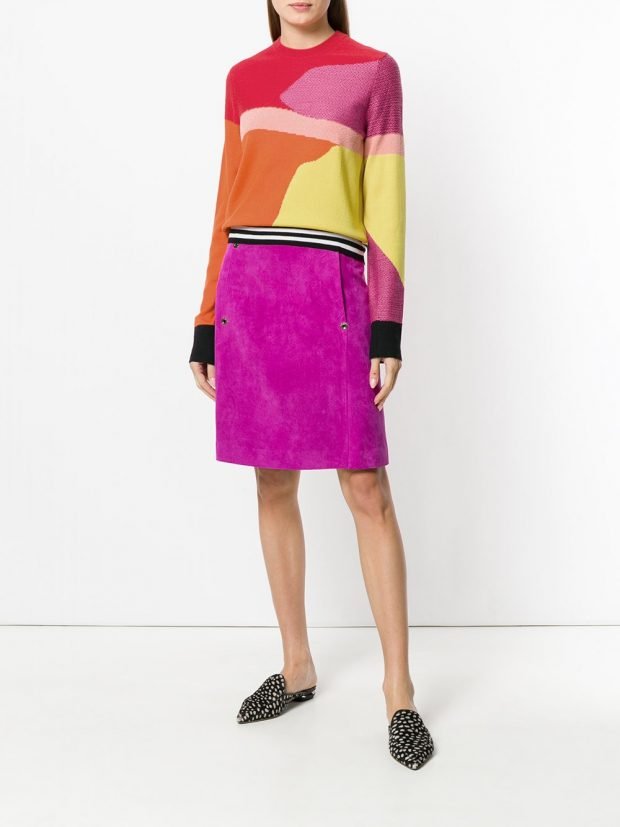 Мода весна лето 2027 для женщин за 30: юбка фуксия и свитер колорблок